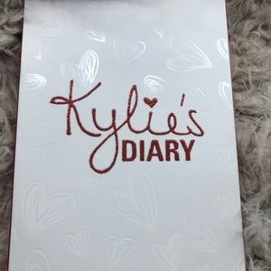 KYLIES DIARY MAKEUP PALETTE